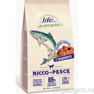 Корм с высоким содержанием свежего лосося низкозерновой для кошек Lifecat Adult Rich in salmon low grain
